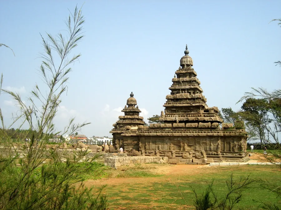 Tamil Nadu — Temple gopurams, French Puducherry and the shore at Mahabalipuram