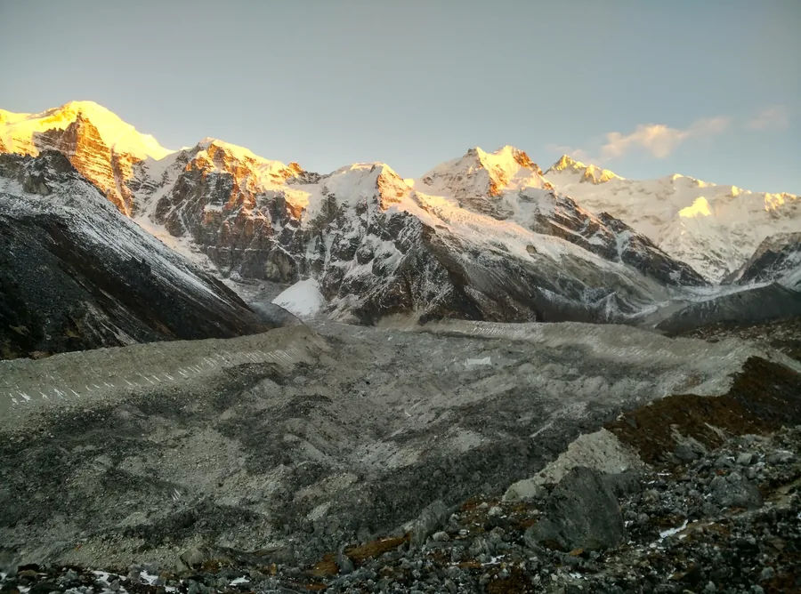 West Bengal & Sikkim — Darjeeling tea, the toy train and Kanchenjunga at first light